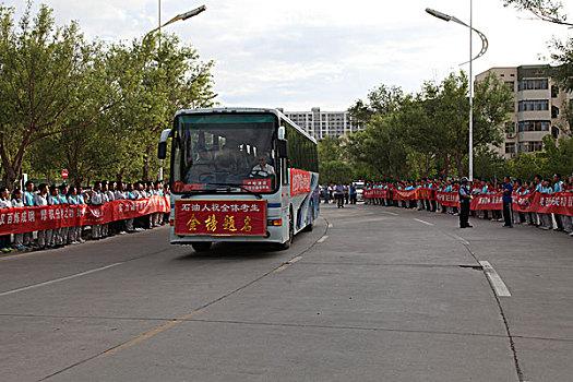 自贡市外国语学校高考复读班要收好多钱,高中复读中心排名